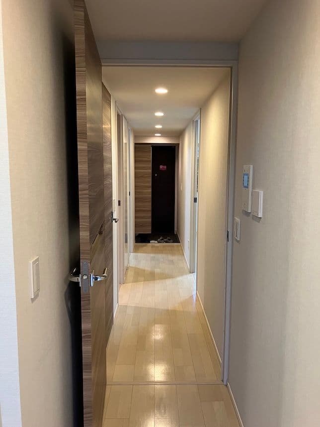 中古マンションのリノベーション前の廊下