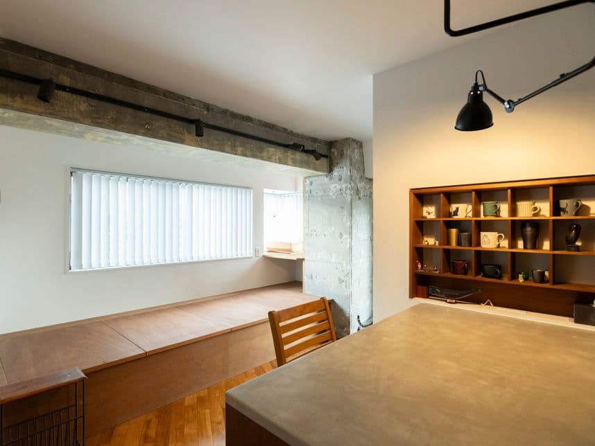 中古マンションのリノベーション後のカウンターから見たベッド